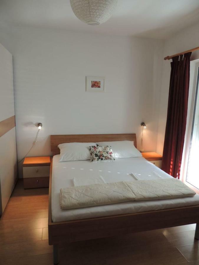 Miro Apartmani Murter Exterior photo